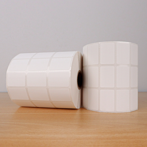 ROLLO DE STICKER TERMICO DIRECTO DE 3 FILAS 30X20MM 6000 UNIDADES CON PRE-CORTE STKP-3020-6000